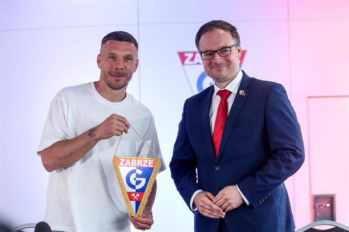 May 21, 2026, Zabrze, Poland: 21.05.2026, Zabrze.PKO Ekstraklasa sezon 2025/26 Gornik Zabrze konferencja prasowa  -  Football Polish Top League Gornik Zabrze Press conference.Nz. Lukas Podolski Kamil Zbikowski.Fot. Michal Chwieduk/Arena Akcji