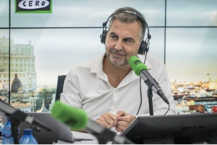 Archivo - Carlos Alsina, ganador del XL Premio de Periodismo 'Francisco Cerecedo' de Asociación de Periodistas Europeos.