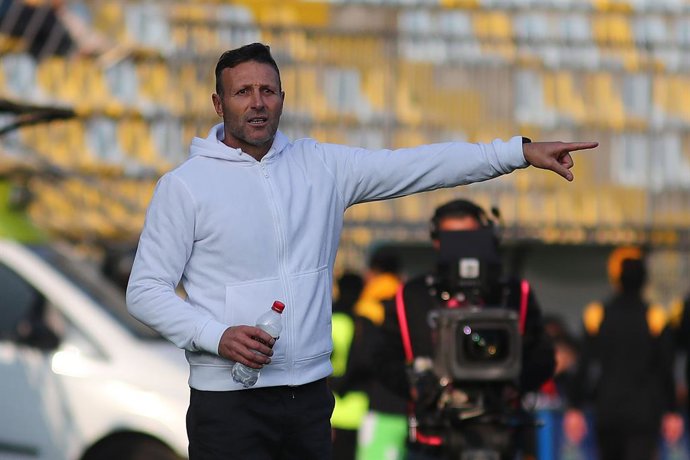 Futbol, Everton vs Coquimbo Unido, Fecha 13, campeonato nacional 202 El entrenador de Everton, Walter Ribonetto, es fotografiado durante el partido de primera division disputado en el estadio  Sausalito de Vina del Mar, Chile. 22/05/2026 Manuel