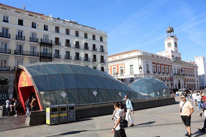 Entrada de la estación de Cercanías de Sol