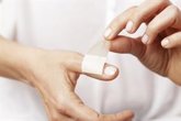 Foto: Cortes, raspones y hemorragias: qué hacer (y qué no) ante una herida para evitar complicaciones