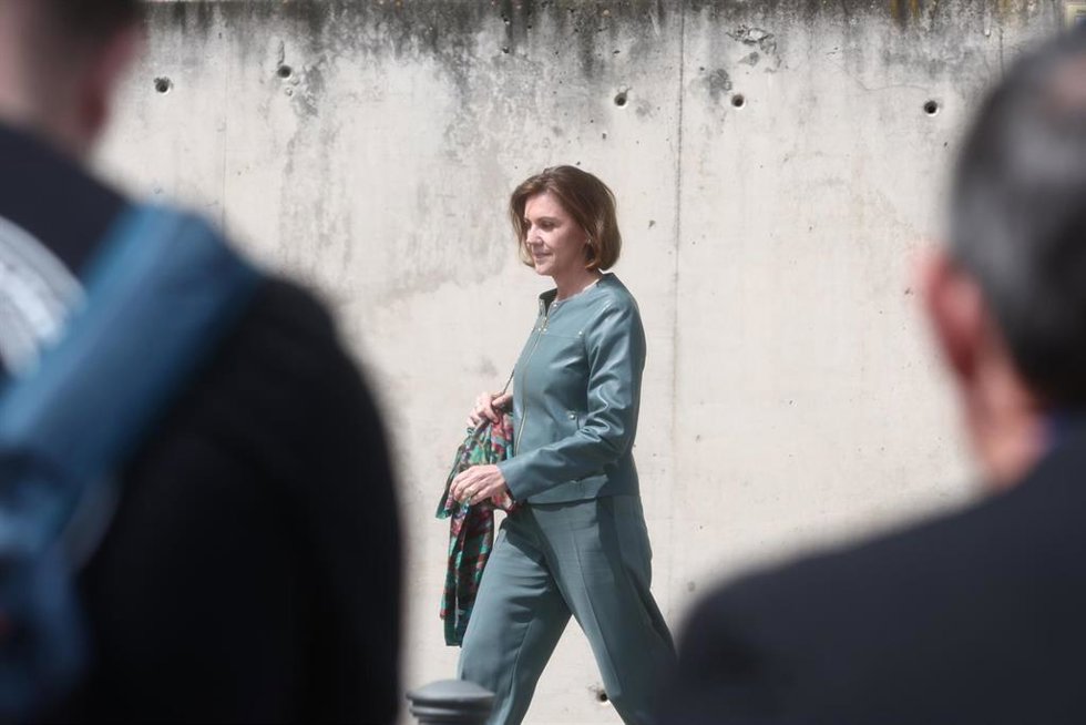 La exministra de Defensa, María Dolores de Cospedal, a su salida de la Audiencia Nacional, a 23 de abril de 2026, en San Fernando, Madrid (España).