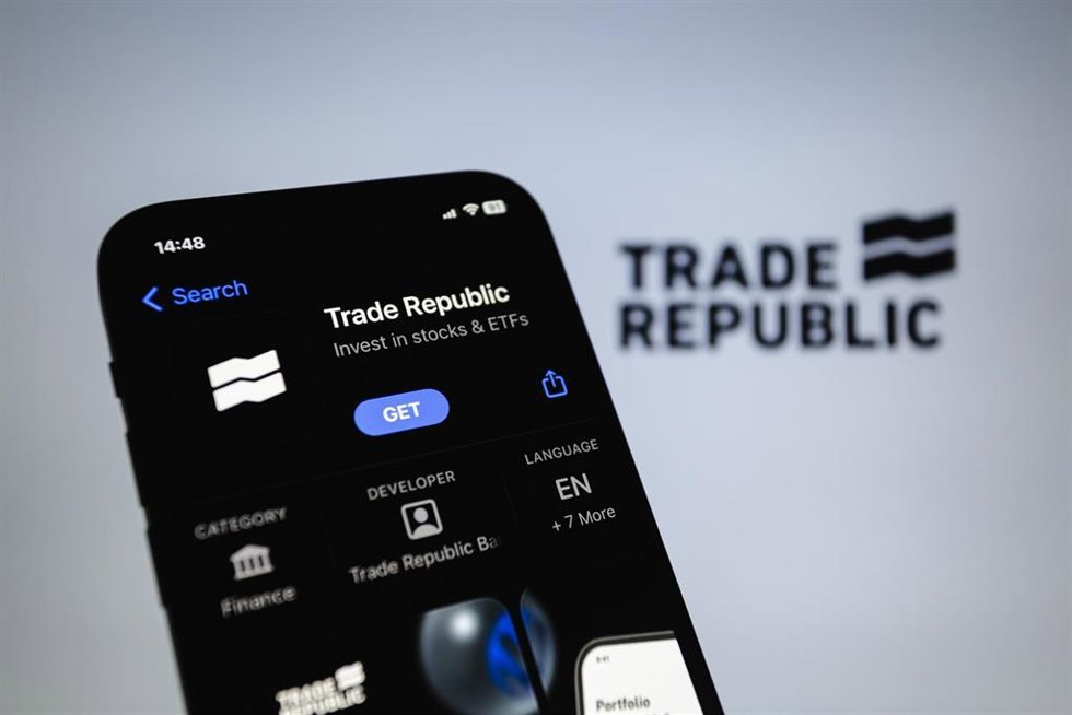 Archivo - January 4, 2023, Asuncion, Paraguay: App of Trade Republic, a trading platform
