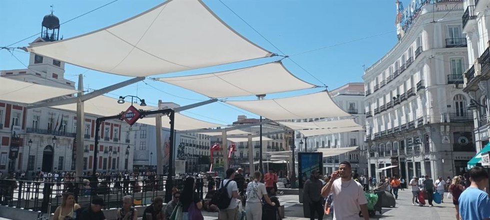 Reinstalación de los toldos de Sol