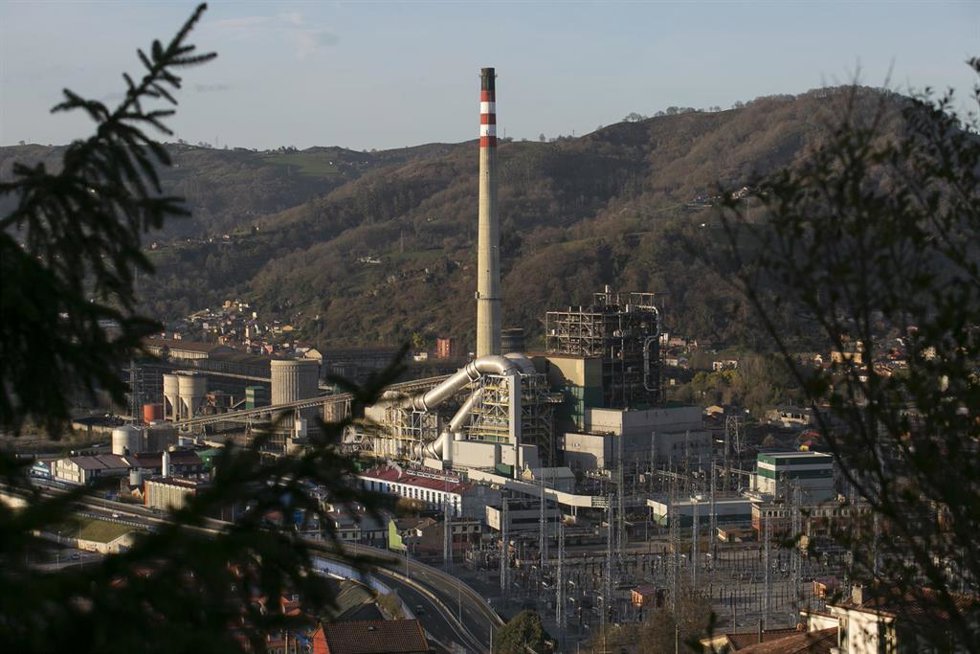 Archivo - La central térmica de Lada, en el concejo de Langreo, Asturias (España).
