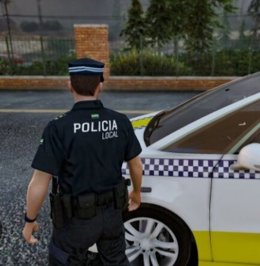 Archivo - Un agente de Policía Local de Talavera la Real.