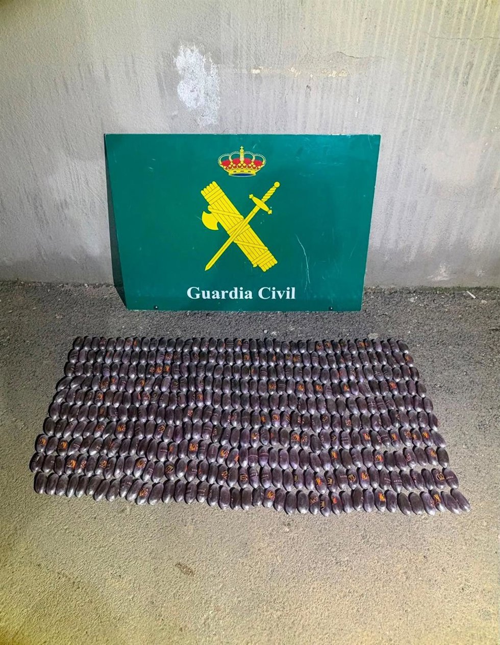 Hachís encontrado por la Guardia Civil tras detener a dos personas en Ocaña.