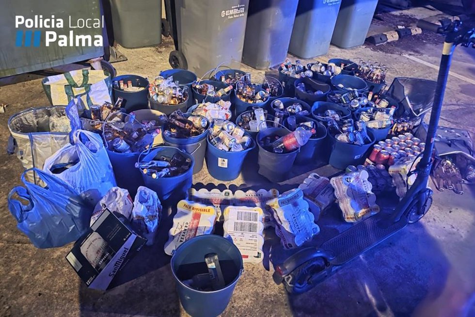 Intervienen más de 1.000 bebidas alcohólicas en dos operativos contra la venta ambulante en la Playa de Palma
