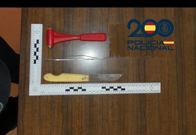 Las herramientas empleadas por el sospechoso para cometer los robos.