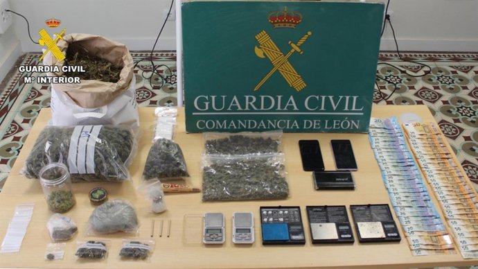 Intervenidos 2,8 kilos de droga en Astorga (León) en una operación que se salda con un detenido y una investigada