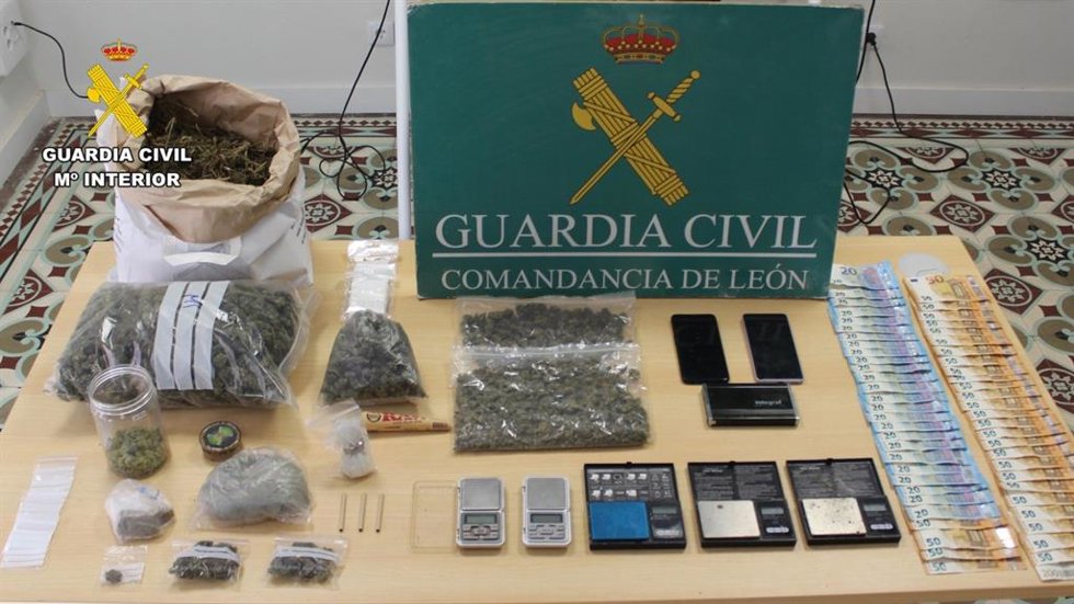 Intervenidos 2,8 kilos de droga en Astorga (León) en una operación que se salda con un detenido y una investigada