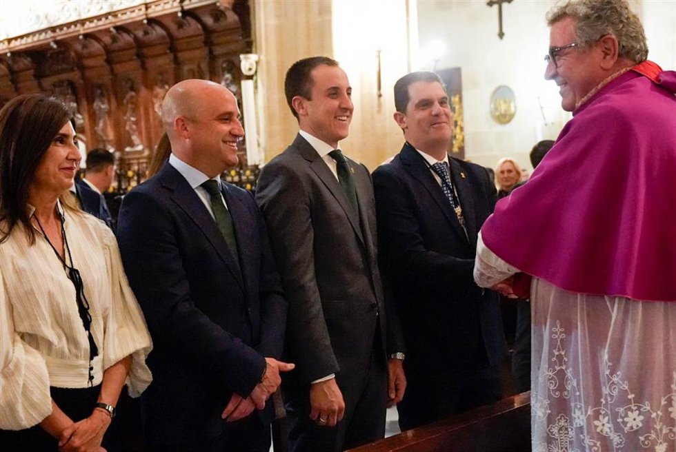 Presentación oficial del programa del Centenario de la Coronación Canónica de la Virgen de las Angustias en la Catedral de Almería.