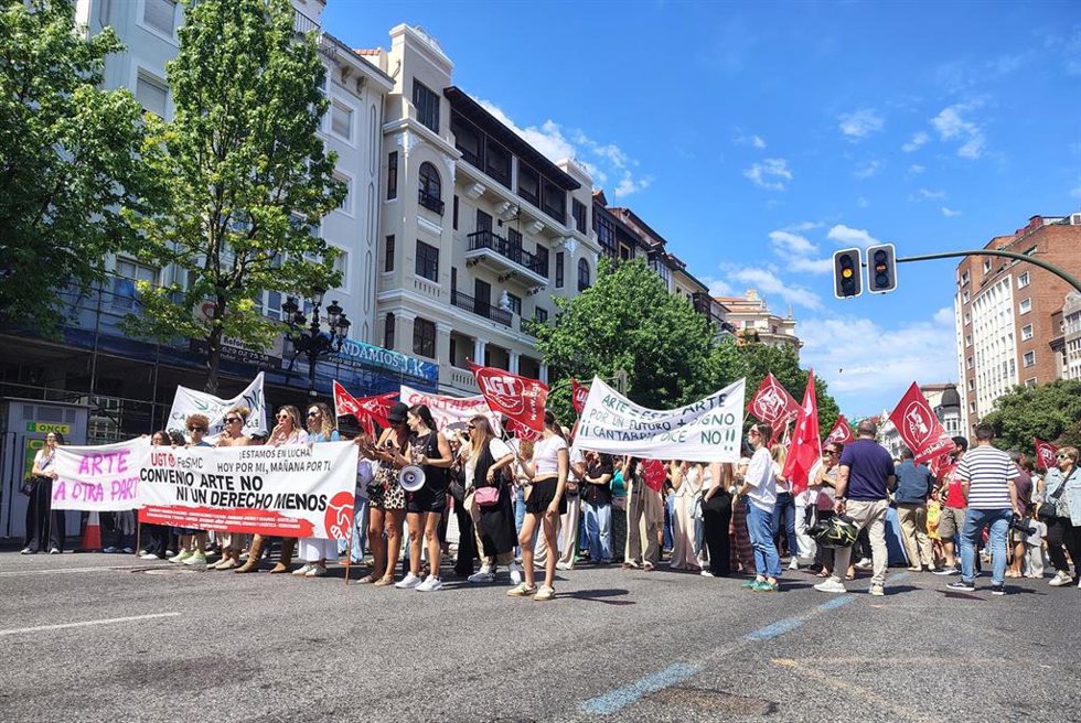 Manifestación en Santander del comercio textil y del calzado