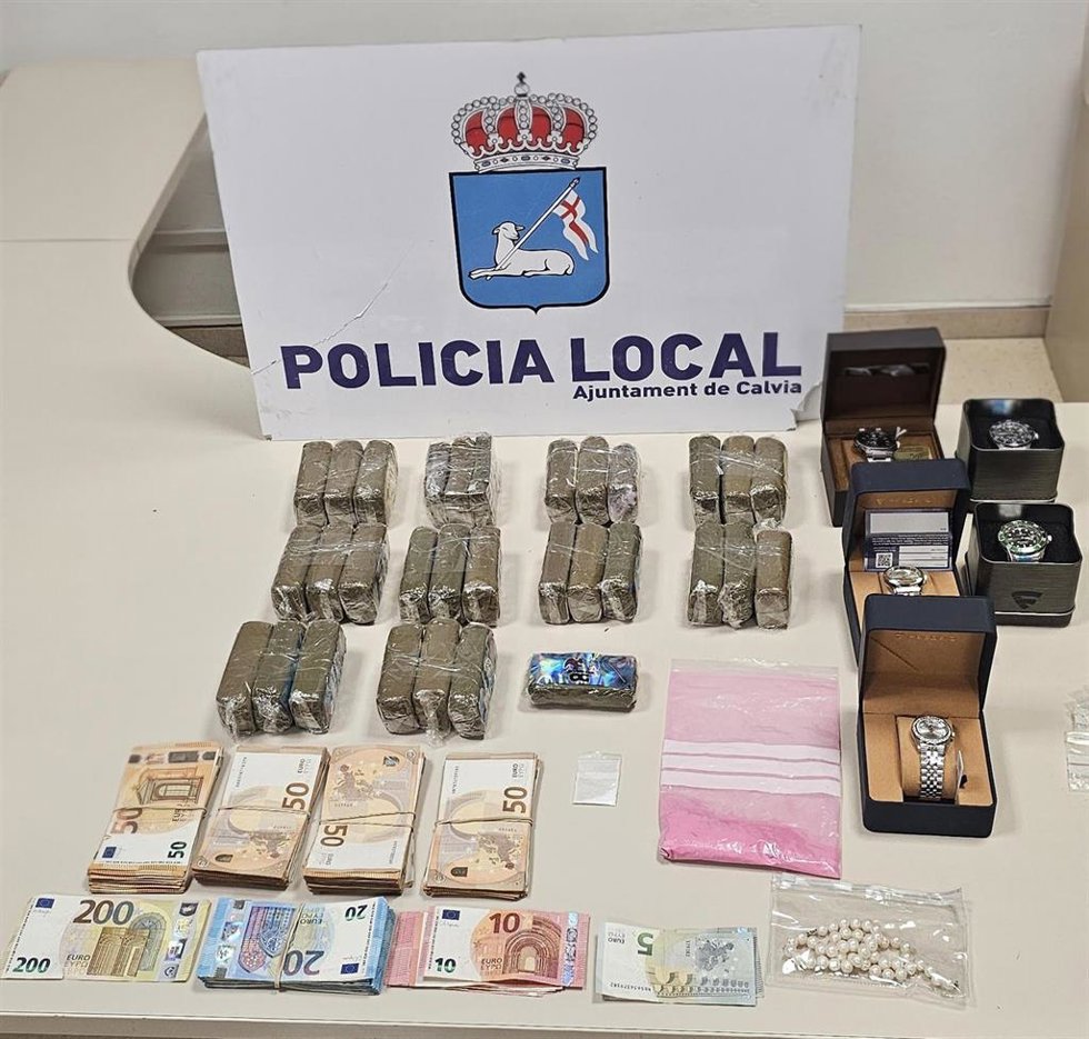 Tres Detenidos En Illetes Con Más De Tres Kilos De Hachís Y 15.000 Euros En Efectivo