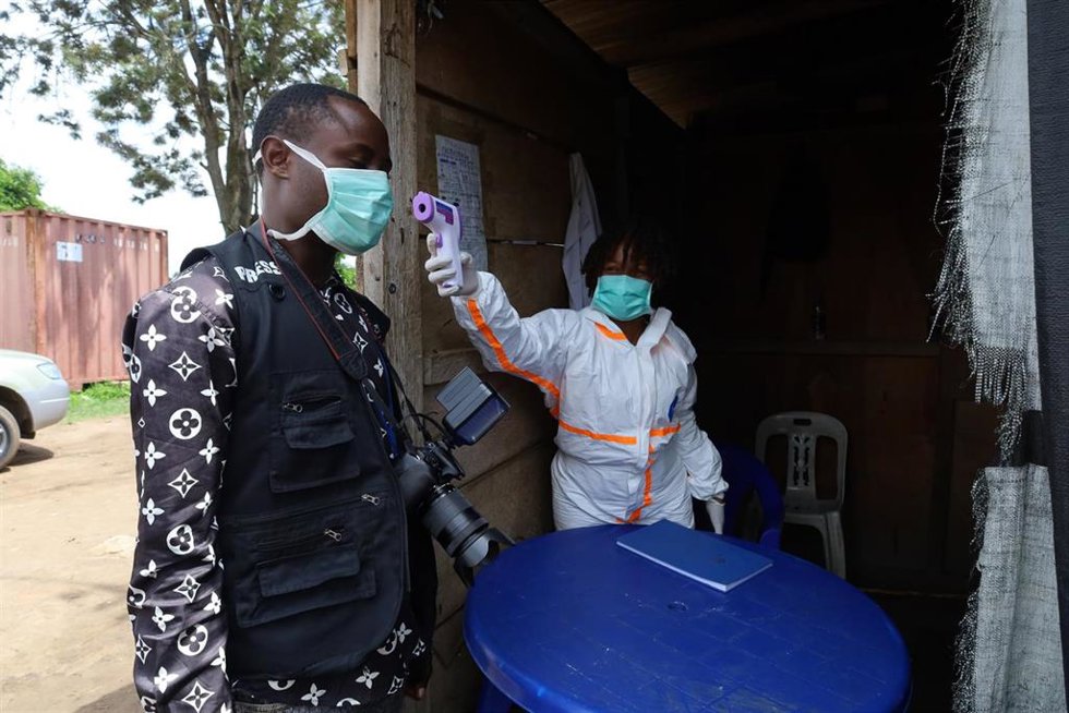 Tareas de contención del ébola en un centro médico de Bunia, RDC, en mayo de 2026