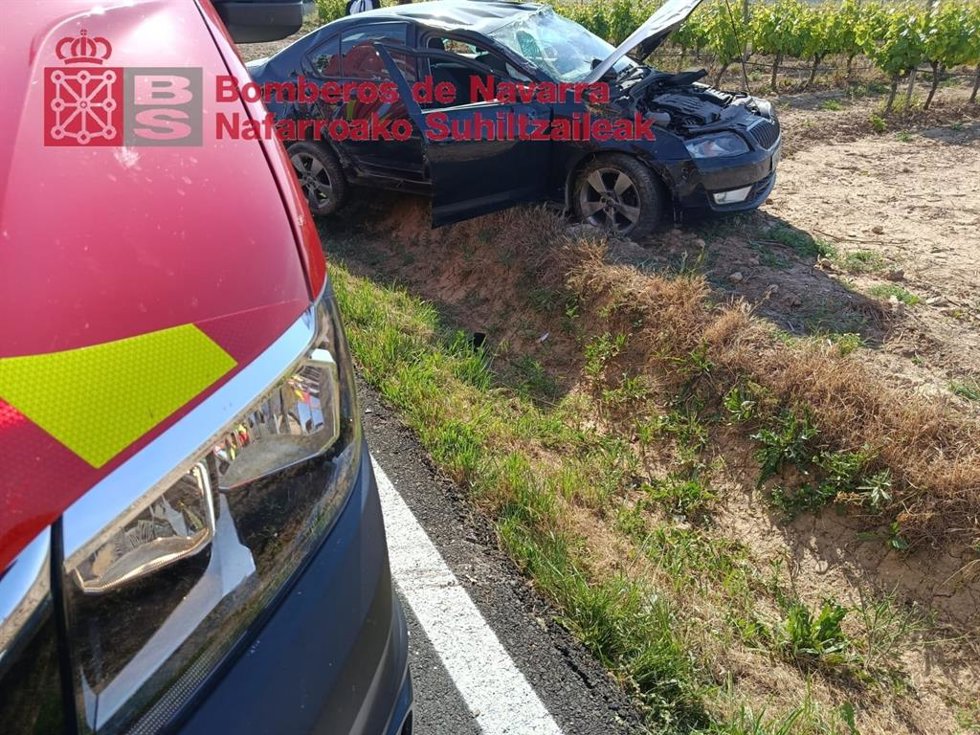 Imagen del vehículo accidentado en Olite.