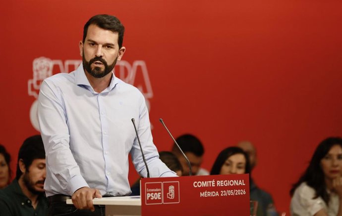 El secretario general del PSOE de Extremadura, Álvaro Sánchez Cotrina, la constitución del nuevo Comité Regional del partido, a 23 de mayo de 2026, en Mérida (Badajoz).