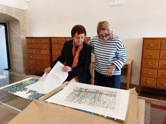 La Biblioteca Valenciana amplía su fondo gráfico con la donación de obra de la artista Rosa Torres