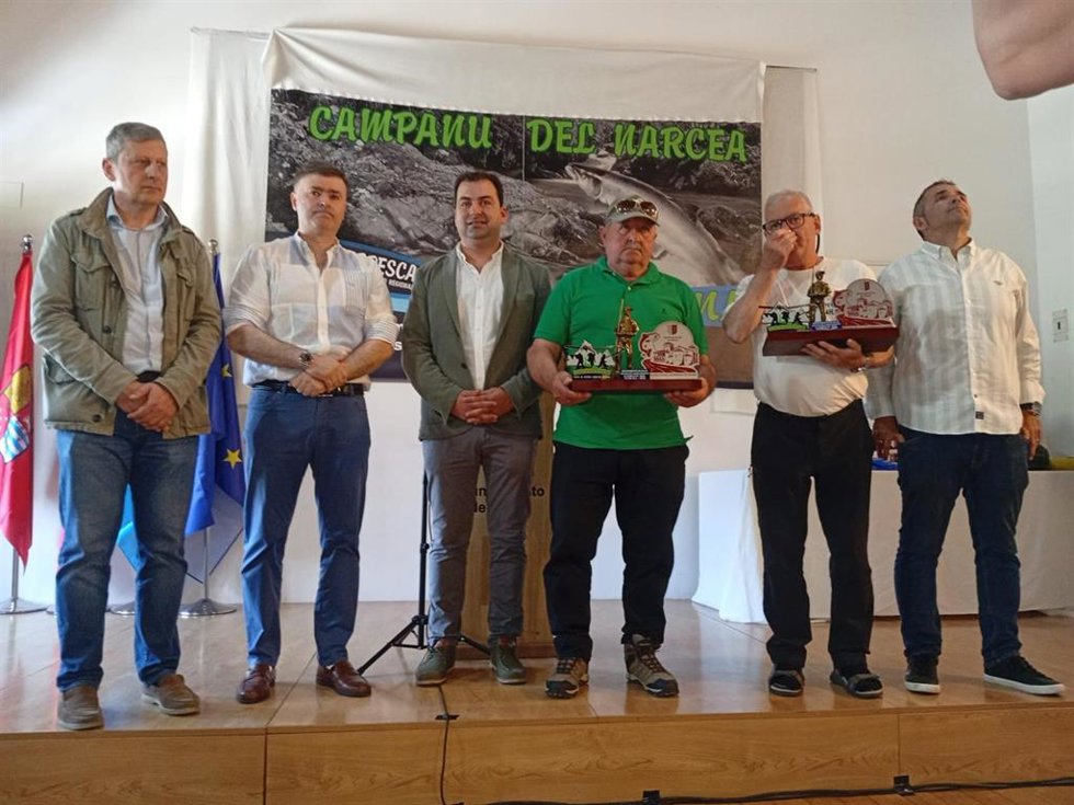 Entrega de premios al pescador del 'campanu' del Narcea este sábado en el Monasterio de Cornellana.