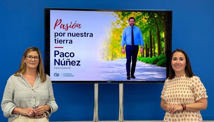 La secretaria general del PP de C-LM, Carolina Agudo, y la portavoz del partido en la región, Alejandra Hernández.