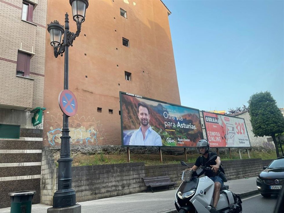 Mupi en Oviedo con la campaña puesta en marcha por el PP de Asturias.