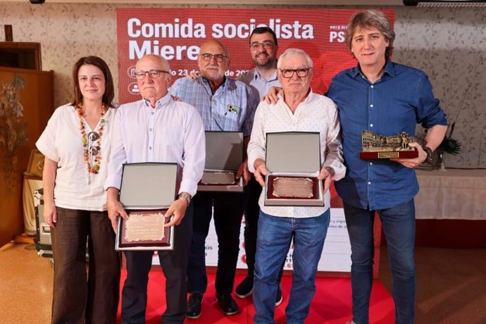 Martínez pide "dar la cara" y advierte a los "poderes" que quieren "derrotar" al PSOE: "Nos conocen bien poco"