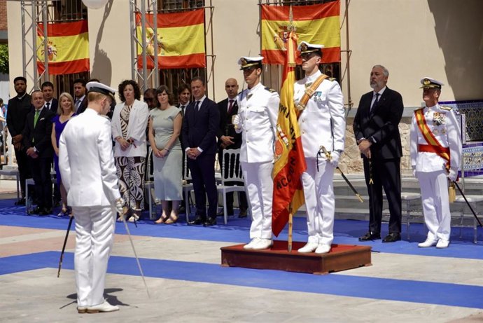 La Armada, de la mano del Ayuntamiento de Santomera, ha celebrado la Jura de Bandera de 110 ciudadanos en la plaza Borreguero Artés