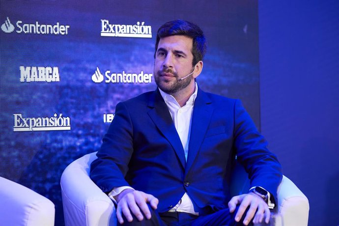 Archivo - El presidente y fundador de Cox Energy Enrique Riquelme, durante el Business Sport Forum, en el Wizink Center de Madrid, a 30 de noviembre de 2023, en Madrid (España). El foro, patrocinado por Banco Santander, Endesa e Iberia, nace como la gran 