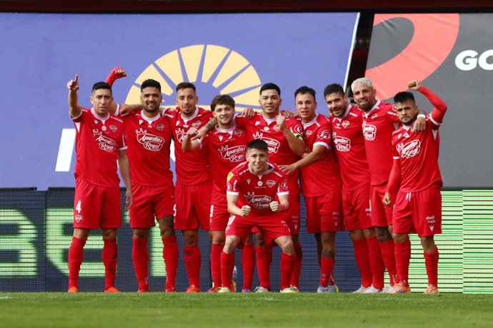 Futbol, Nublense vs CUniversidad de Concepcion Decimo tercera fecha, Liga de primera 2026. El equipo de Nublense es fotografiado celebrando el gol durante el partido Liga de primera Mercado Libre 2026, disputado en el estadio Nelson Oyarzun de Chillan,