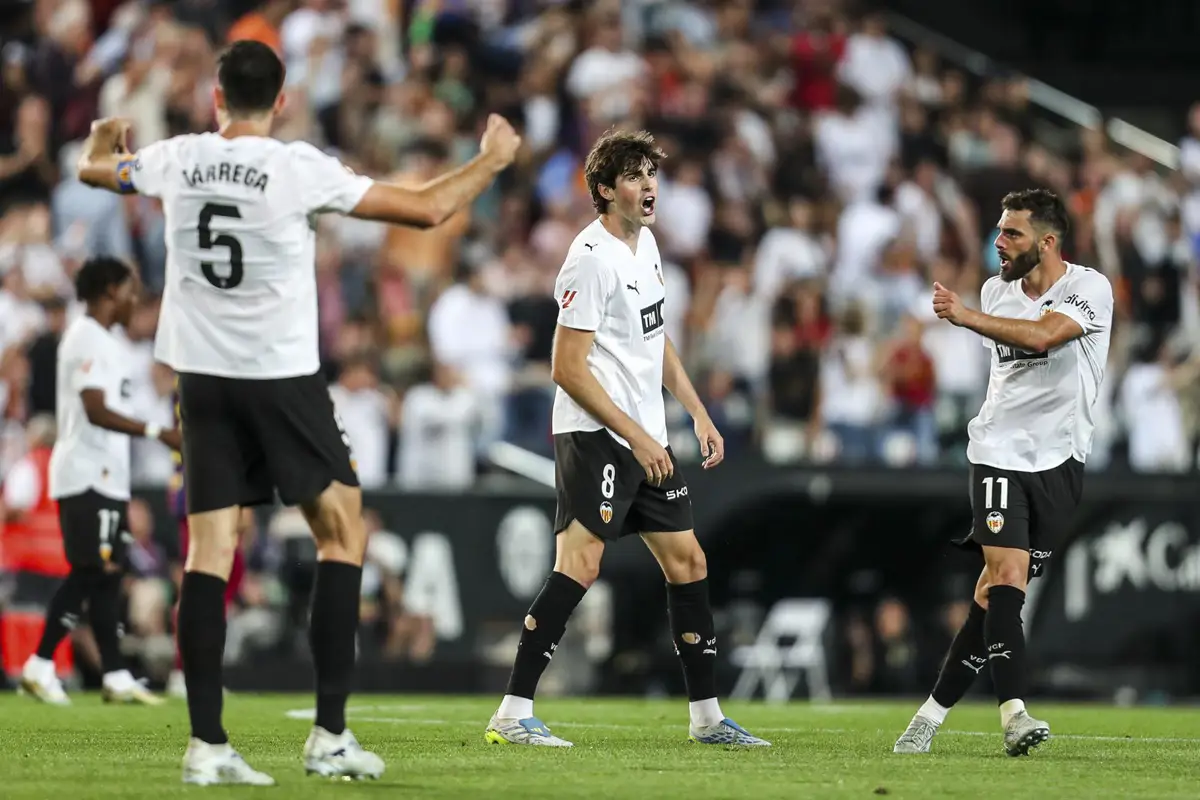 Javi Guerra celebra un gol del Valencia CF. - Ivan Terron / AFP7