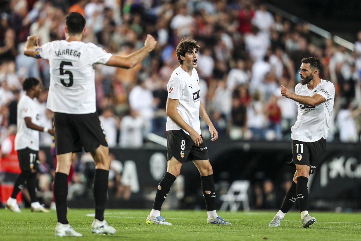 La remontada del Valencia ante el campeón Barça se queda sin premio europeo