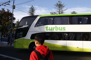 Valparaiso, 18 de noviembre 2024 Huelga de trabajadores del sindicato 2 de Turbus deja sin buses para servicios los terminales de Valparaiso Sebastian Cisternas/Aton Chile