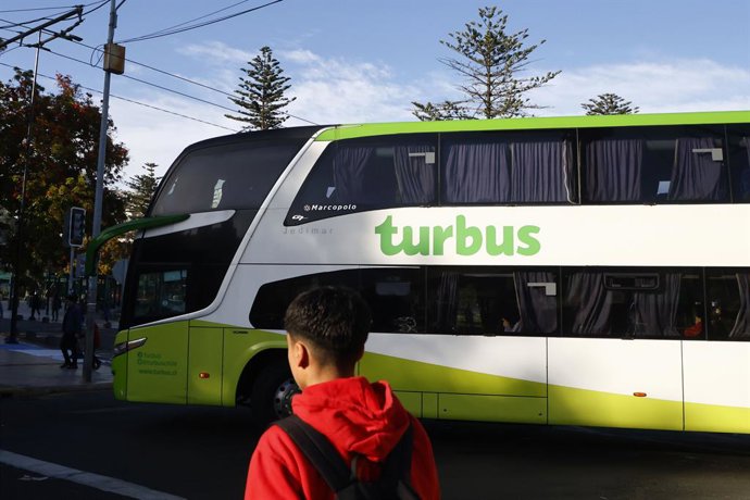 Valparaiso, 18 de noviembre 2024 Huelga de trabajadores del sindicato 2 de Turbus deja sin buses para servicios los terminales de Valparaiso Sebastian Cisternas/Aton Chile