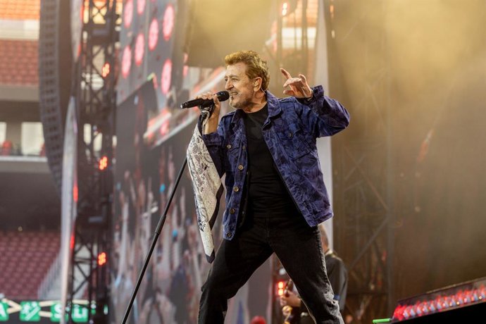 El cantante Manolo García, del grupo musical ‘El Último de la Fila’, actúa durante un concierto, en el Riyadh Air Metropolitano, a 23 de mayo de 2026, en Madrid (España). Después de casi tres décadas de separación, Manolo García y Quimi Portet han vuelto 