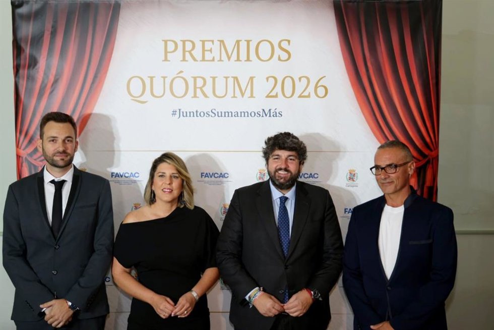 La alcaldesa de Cartagena, Noelia Arroyo, junto al presidente regional, Fernando López Miras, en la entrega de los Premios Quórum