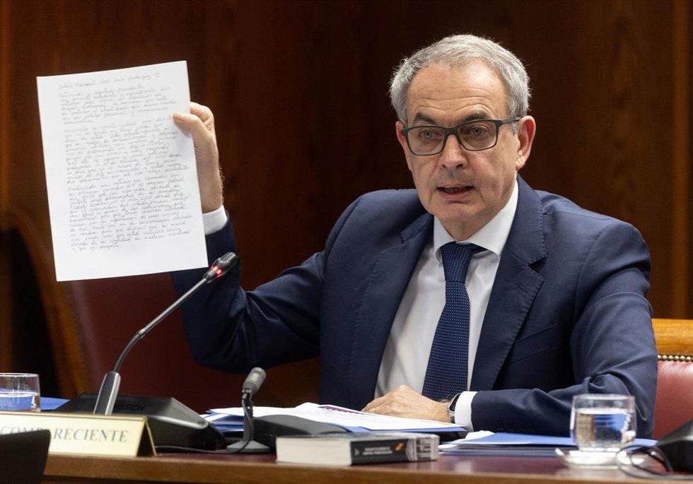Archivo - El expresidente del Gobierno José Luis Rodríguez Zapatero durante su comparecencia en el Senado el 2 de marzo.