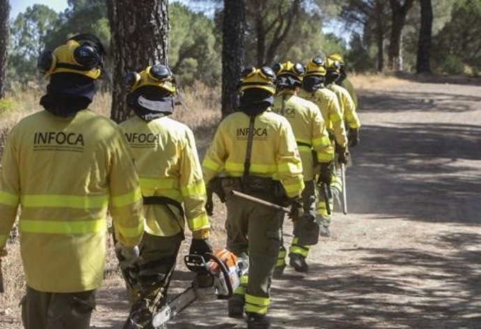 Archivo - Bomberos del Infoca. (Imagen de archivo)