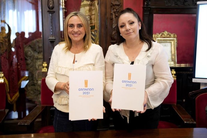 La alcaldesa de Granada, Marifrán Carazo, y la presidenta de MODS, Heidi Zahn.