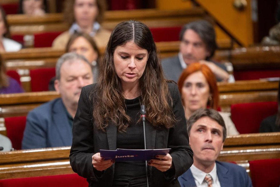 Archivo - La portavoz de Junts en el Parlament, Mónica Sales,durante el pleno del Parlament de Catalunya, a 18 de marzo de 2026, en Barcelona, Cataluña (España).