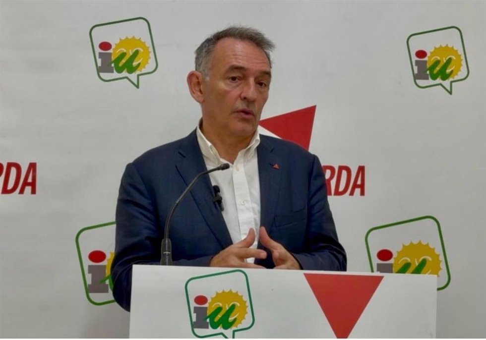 Archivo - El portavoz de IU en el Congreso de los Diputados, Enrique Santiago, en la sede provincial de IU en Córdoba.
