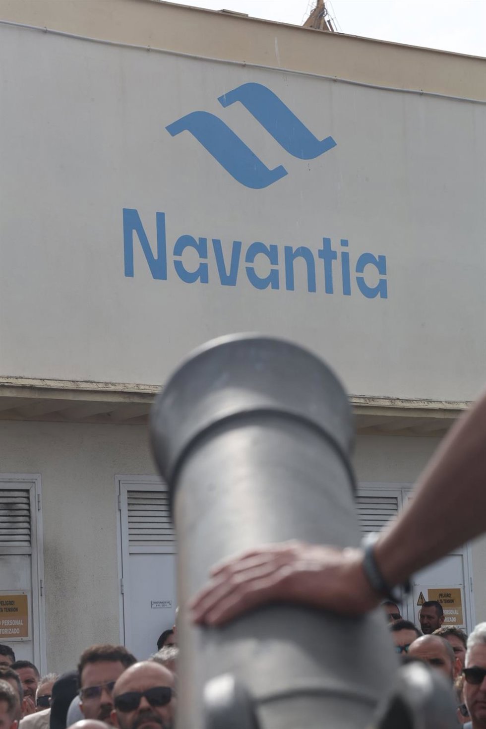 Archivo - Entrada de una de las factorías de Navantia en la Bahía de Cádiz.