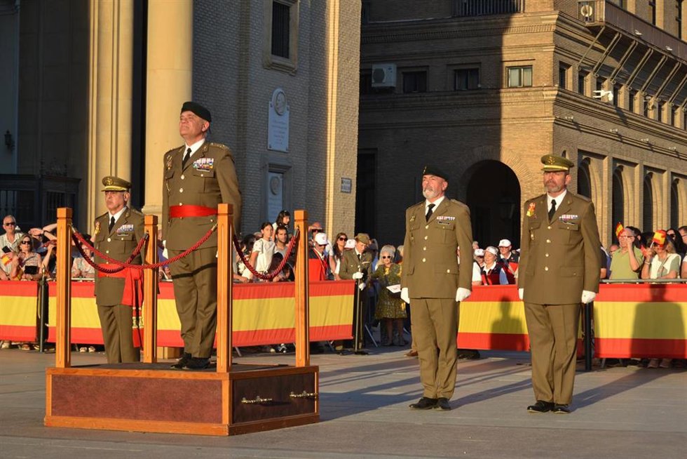 Acto central organizado por el Ejército de Tierra en la plaza del Pilar con motivo de las celebraciones del Día de las Fuerzas Armadas 2026.