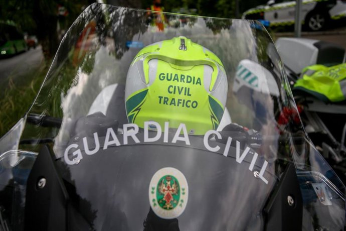 Archivo - Vehículo de la Guardia Civil aparcado durante la presentación de una nueva campaña de la DGT, a 16 de junio de 2021, en Pozuelo de Alarcón, Madrid (España). Con la nueva campaña, la DGT tiene previsto establecer más controles para perseguir el a