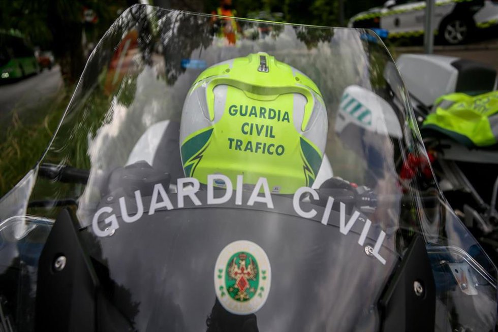 Archivo - Vehículo de la Guardia Civil aparcado durante la presentación de una nueva campaña de la DGT, a 16 de junio de 2021, en Pozuelo de Alarcón, Madrid (España). Con la nueva campaña, la DGT tiene previsto establecer más controles para perseguir el a