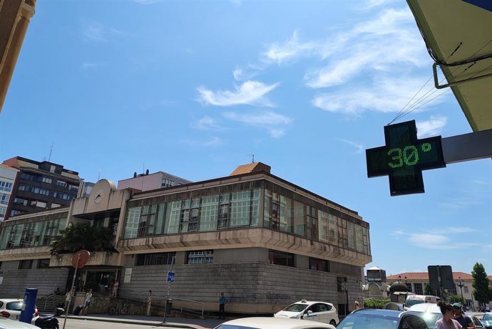 Archivo - Termómetro en Santander.-ARCHIVO