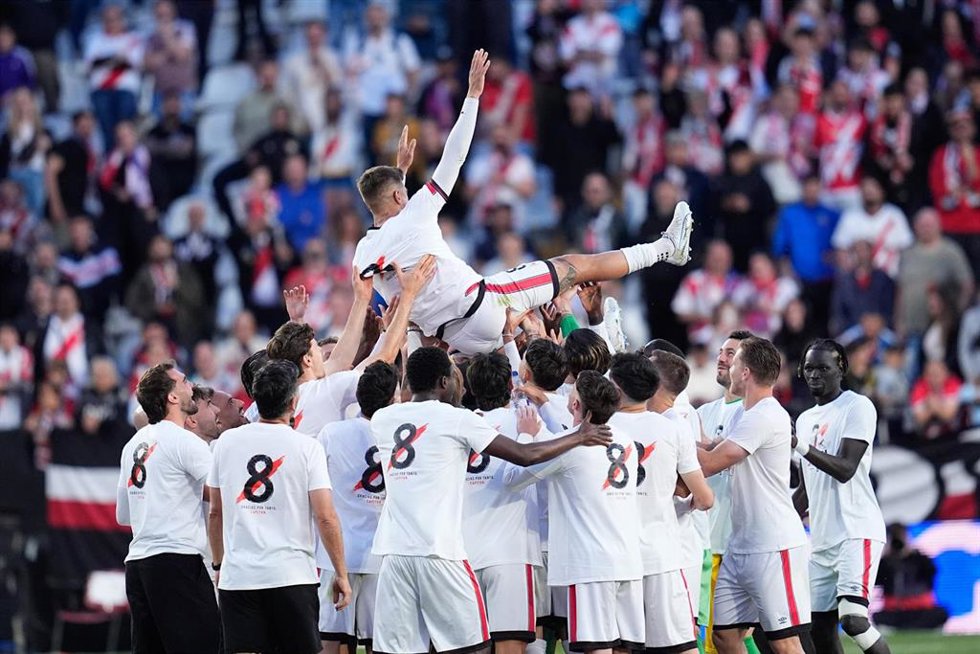 Oscar Trejo of Rayo Vallecano is thrown in to the air by teammates during the Spanish League, LaLiga EA Sports, football match played between Rayo Vallecano and Villarreal CF at Estadio de Vallecas on May 17, 2026, in Madrid, Spain.