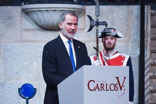 Archivo - El Rey Felipe VI interviene durante la entrega del "Premio Europeo Carlos V", a 14 de junio de 2024, en Cuacos de Yuste, Cáceres, Extremadura (España). El premio se le otorga a Mario Draghi, presidente del Banco Central Europeo (2011-2019) y pre