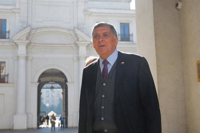 Santiago, 8 de mayo de 2026.  El Vicepresidente Claudio Alvarado entrega declaraciones por video del diputado Jaime Araya que planea agregar más de 2000 indicaciones a la ley de reconstruccion nacional   Diego Martin/Aton Chile