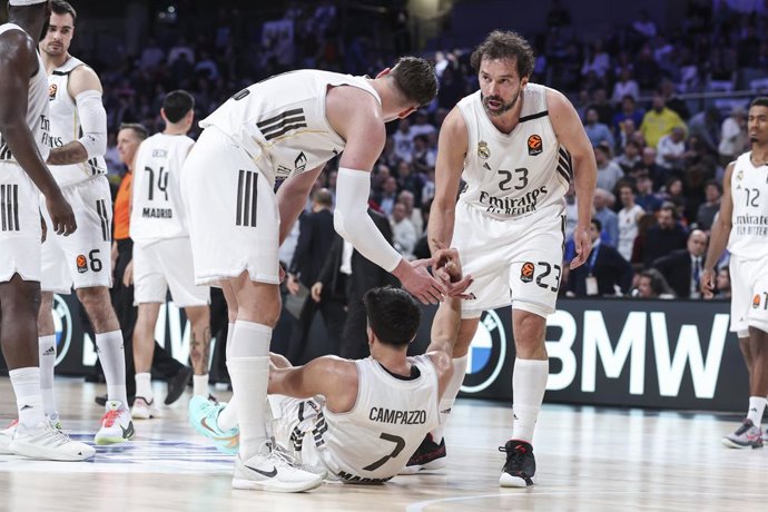 Archivo - Arquivo - Mario Hezonja, Facundo Campazzo e Sergio Llull, do Real Madrid, gesticulam durante a partida da EuroLiga da Turkish Airlines entre o Real Madrid e o Valencia Basket na Movistar Arena, em 12 de março de 2026, em Madri, Espanha.