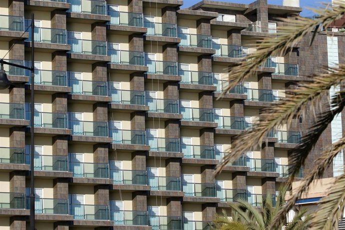 Archivo - Imagen de archivo de un hotel en Torremolinos.